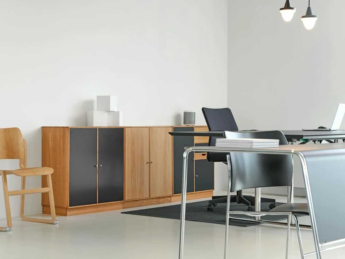 commercial-painting-minimalist-office-interior-york-painters Minimalist office interior with clean painted walls in York