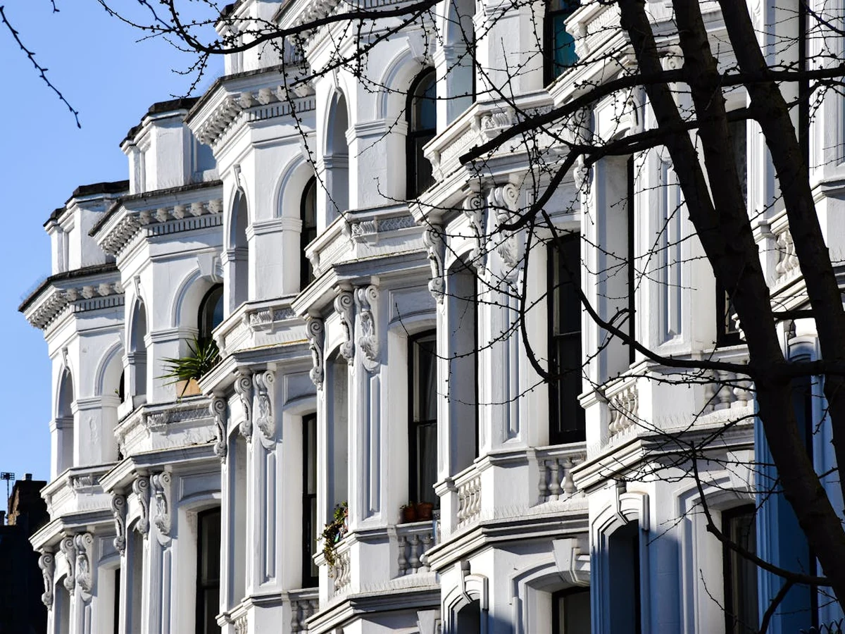 exterior-painting-white-ornate-victorian-york-painters Ornate Victorian house with freshly painted white exterior in York